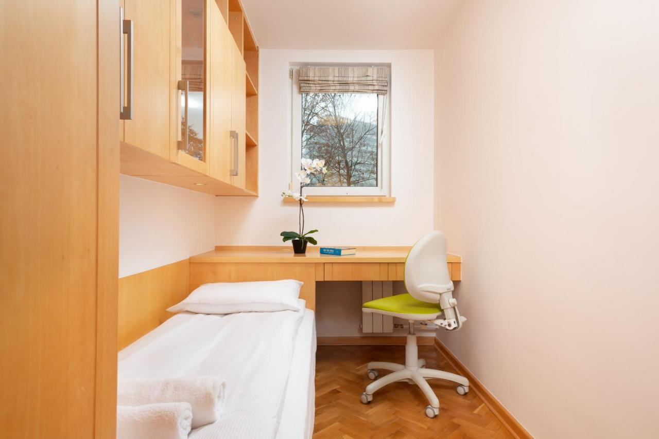 Two-Bedroom Family Apartment Esperanto Next To Klif By Noclegi Renters Warszawa Eksteriør bilde