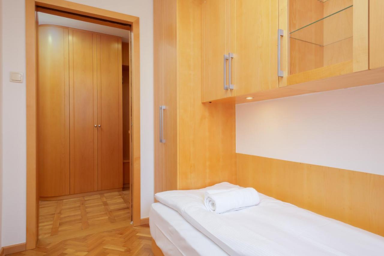 Two-Bedroom Family Apartment Esperanto Next To Klif By Noclegi Renters Warszawa Eksteriør bilde